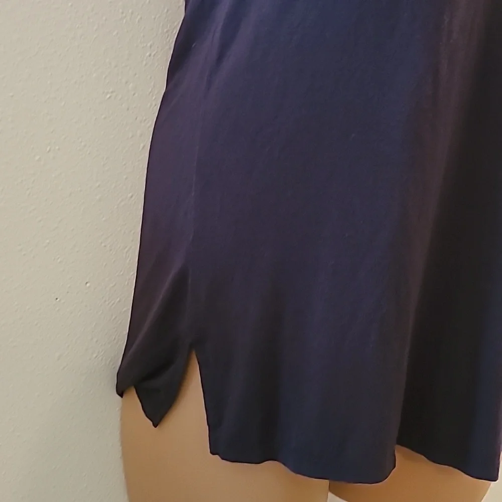 Women's grey v-neck t-shirt size Medium - Picture 4 of 8